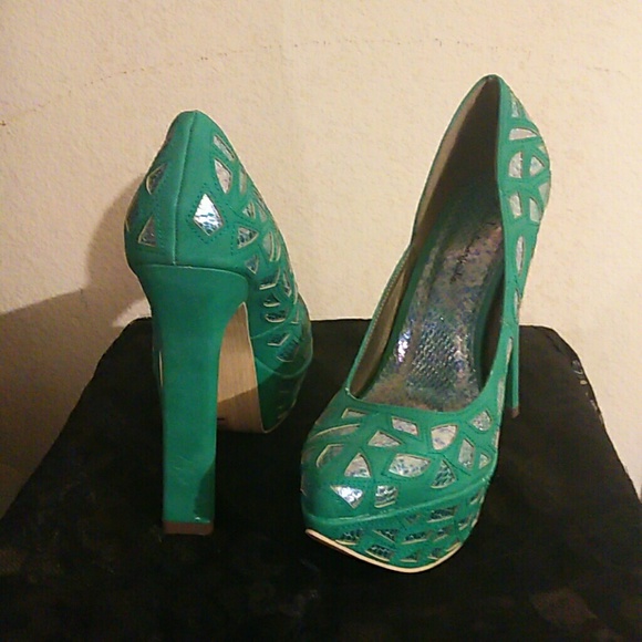 Heels - Picture 1 of 2